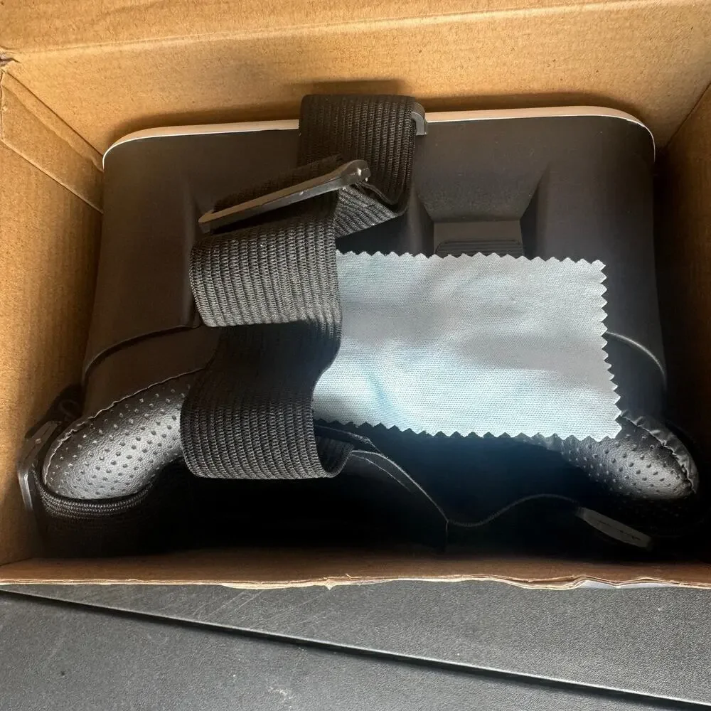 NWT American Eagle Outfitters MObile Phone Virtual Reality Headset